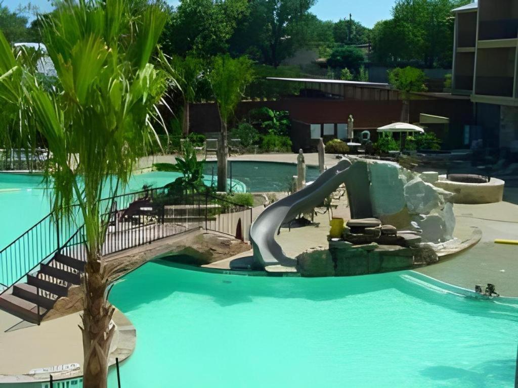 Holiday Inn Express & Suites Fredericksburg By Ihg Exterior photo